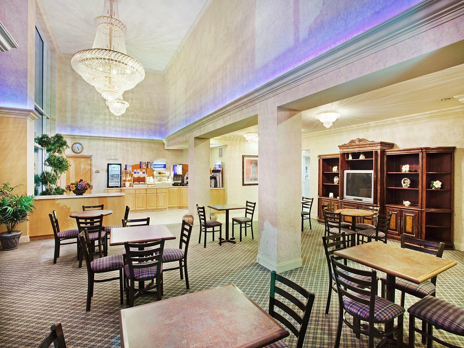 Holiday Inn Express Hotel & Suites Live Oak By Ihg Exterior photo