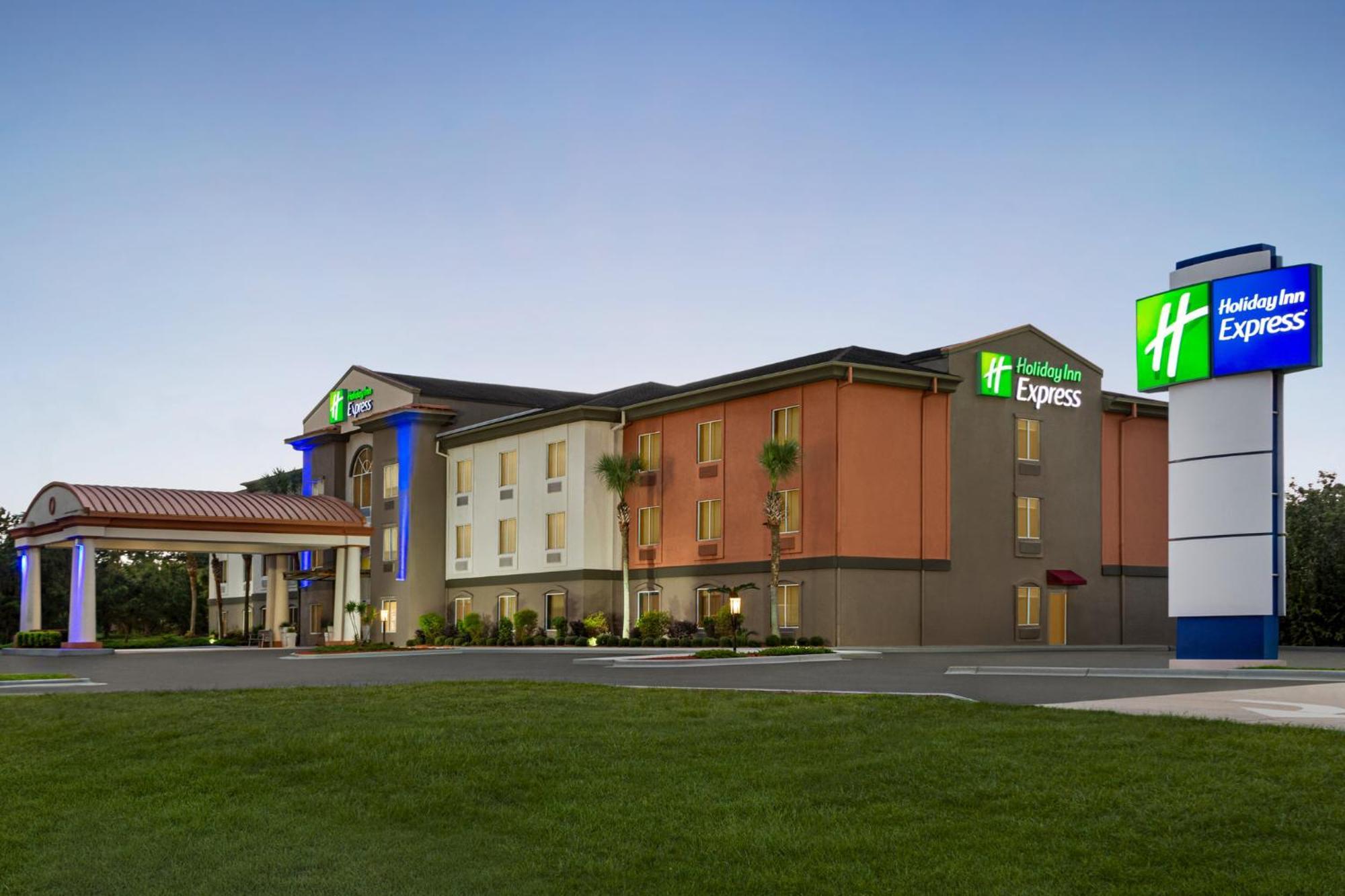 Holiday Inn Express Hotel & Suites Live Oak By Ihg Exterior photo